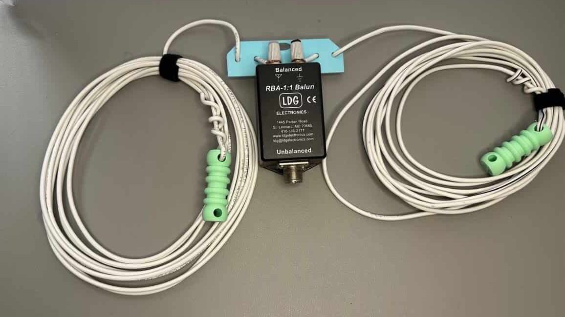 Wire Dipole Antenna with Balun